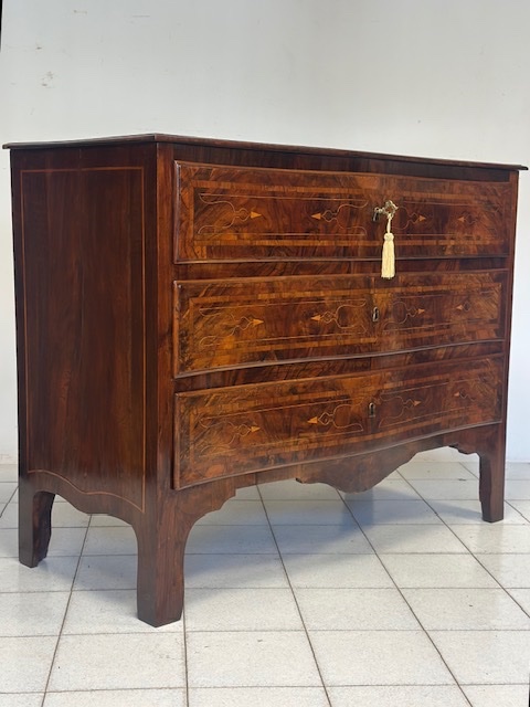 Commode lombarde Louis XV galbée. XVIIIe siècle. Restaurée.-photo-3