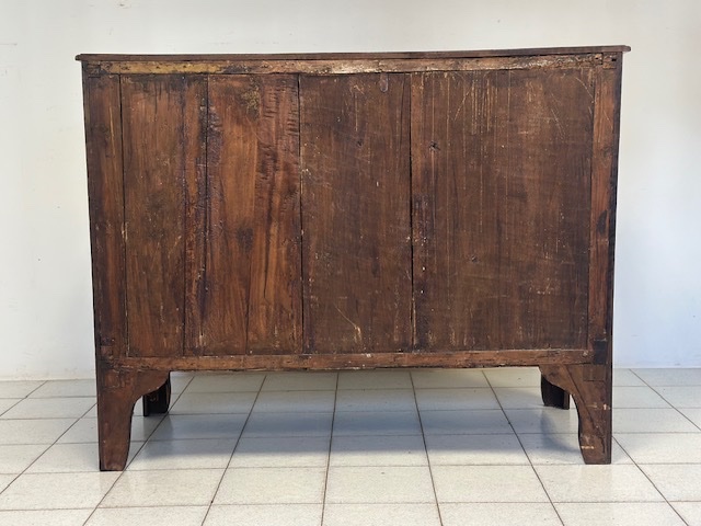 Commode lombarde Louis XV galbée. XVIIIe siècle. Restaurée.-photo-2