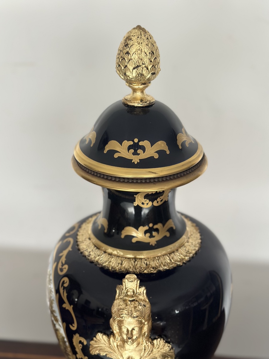 Vase en porcelaine et bronze doré. Paris, XIXe siècle. H. 72 cm.-photo-8