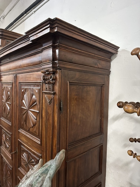 Louis XIV Walnut Cabinet From Genoa, Late 17th Century-photo-3