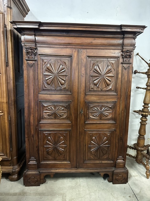 Louis XIV Walnut Cabinet From Genoa, Late 17th Century-photo-4