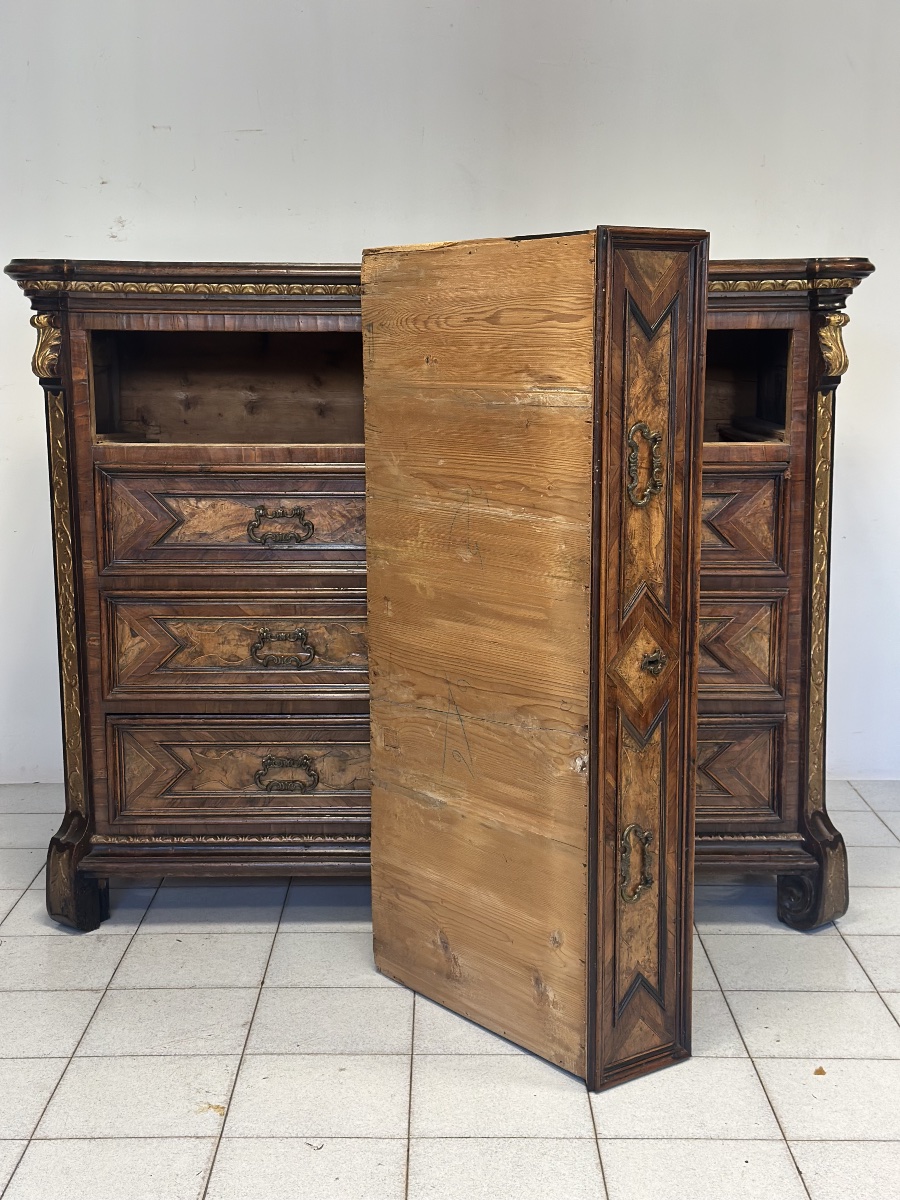 Commode lombarde, style Louis XIV. Milan, fin du XVIIe – début du XVIIIe siècle.-photo-7