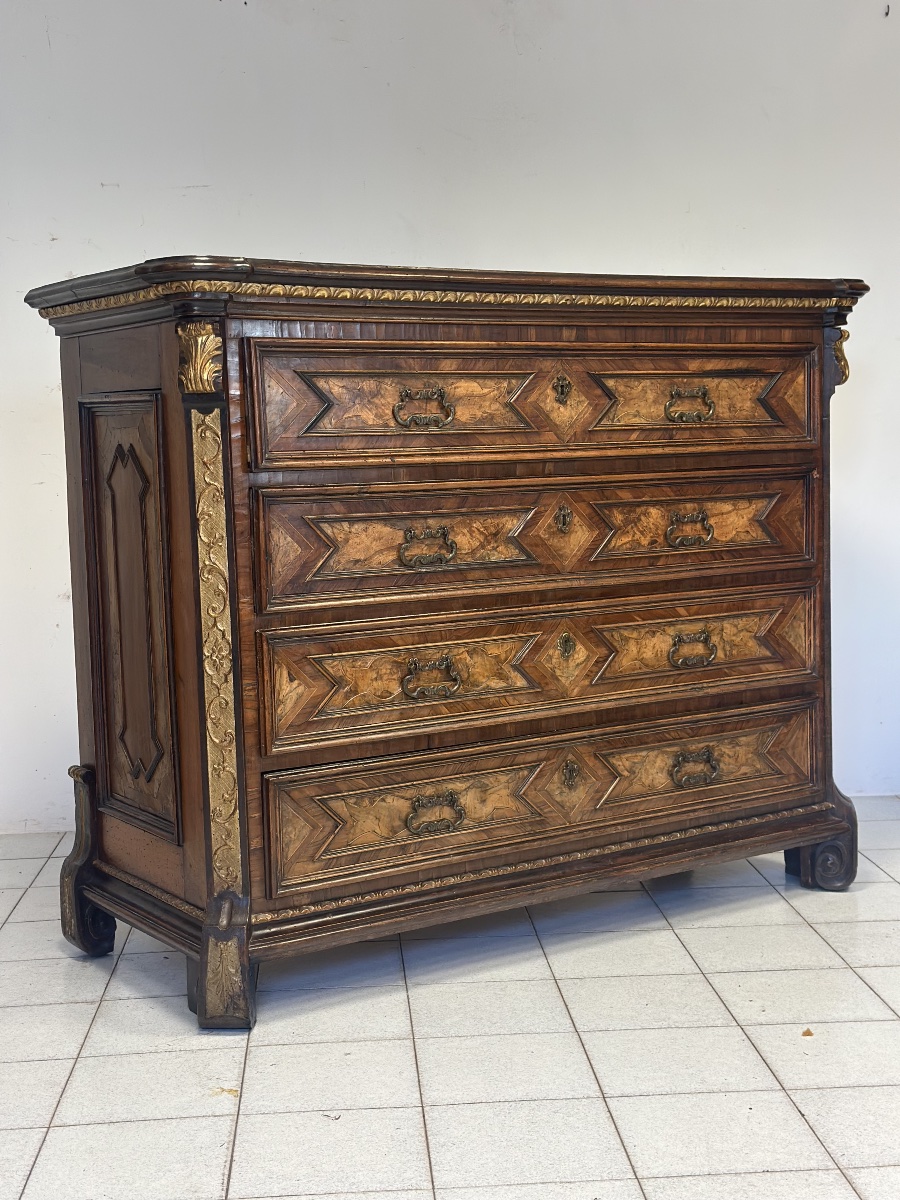 Commode lombarde, style Louis XIV. Milan, fin du XVIIe – début du XVIIIe siècle.