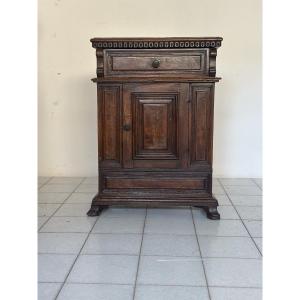 Cabinet en noyer. Lombardie 1600