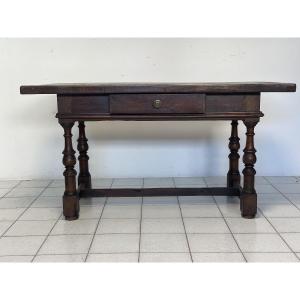 Table à bobines en noyer de Bologne. XVIIe siècle.
