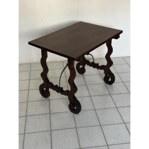 Walnut Side Table. Spain, 17th Century