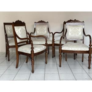 Ensemble de cinq fauteuils lombards d'époque Charles X en noyer. Première moitié du XIXe siècle