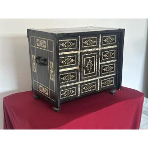 Cabinet de table, Italie du Centre-Nord. XVIIe siècle.