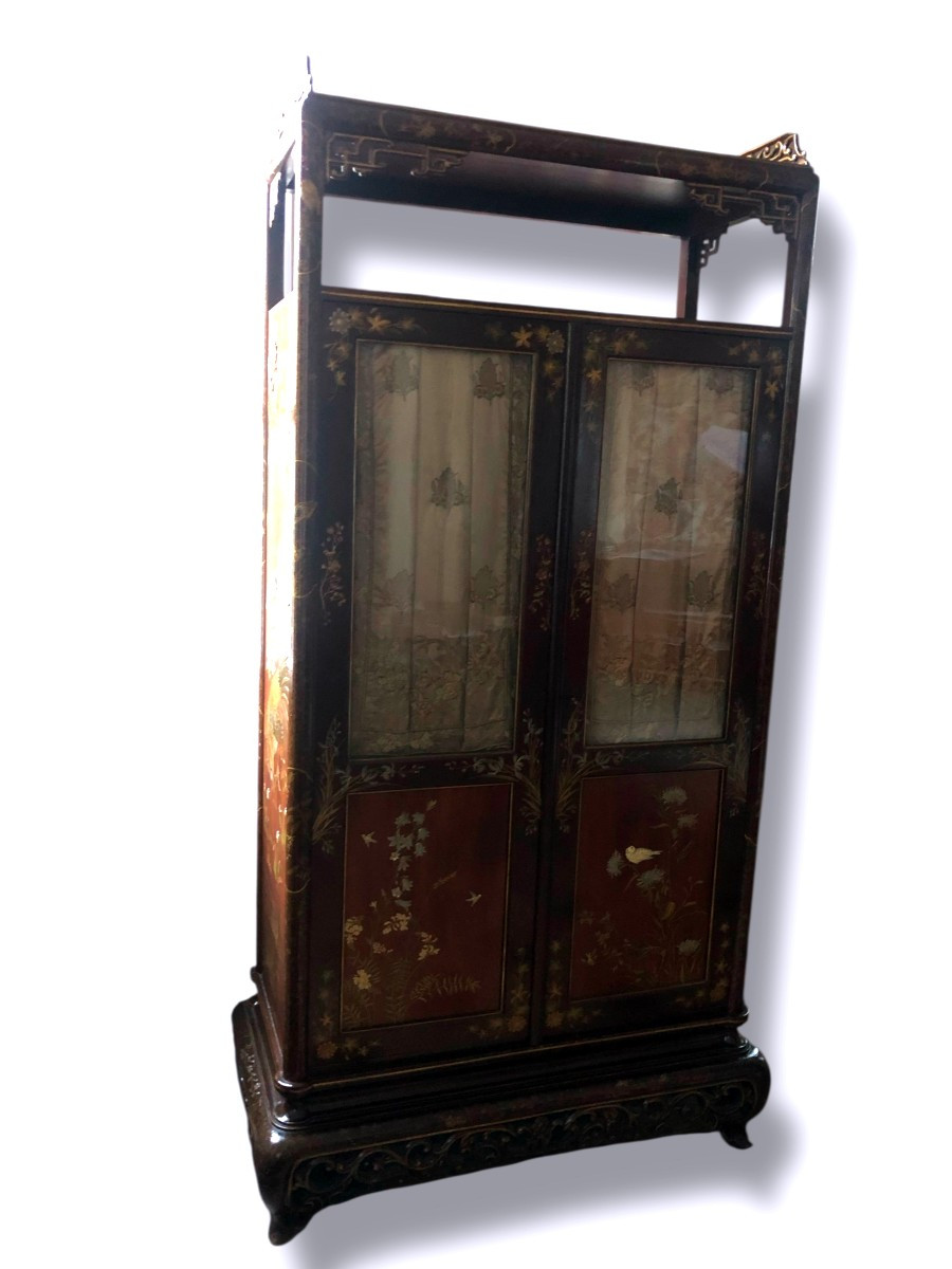 Vitrine chinoise ancienne laquée