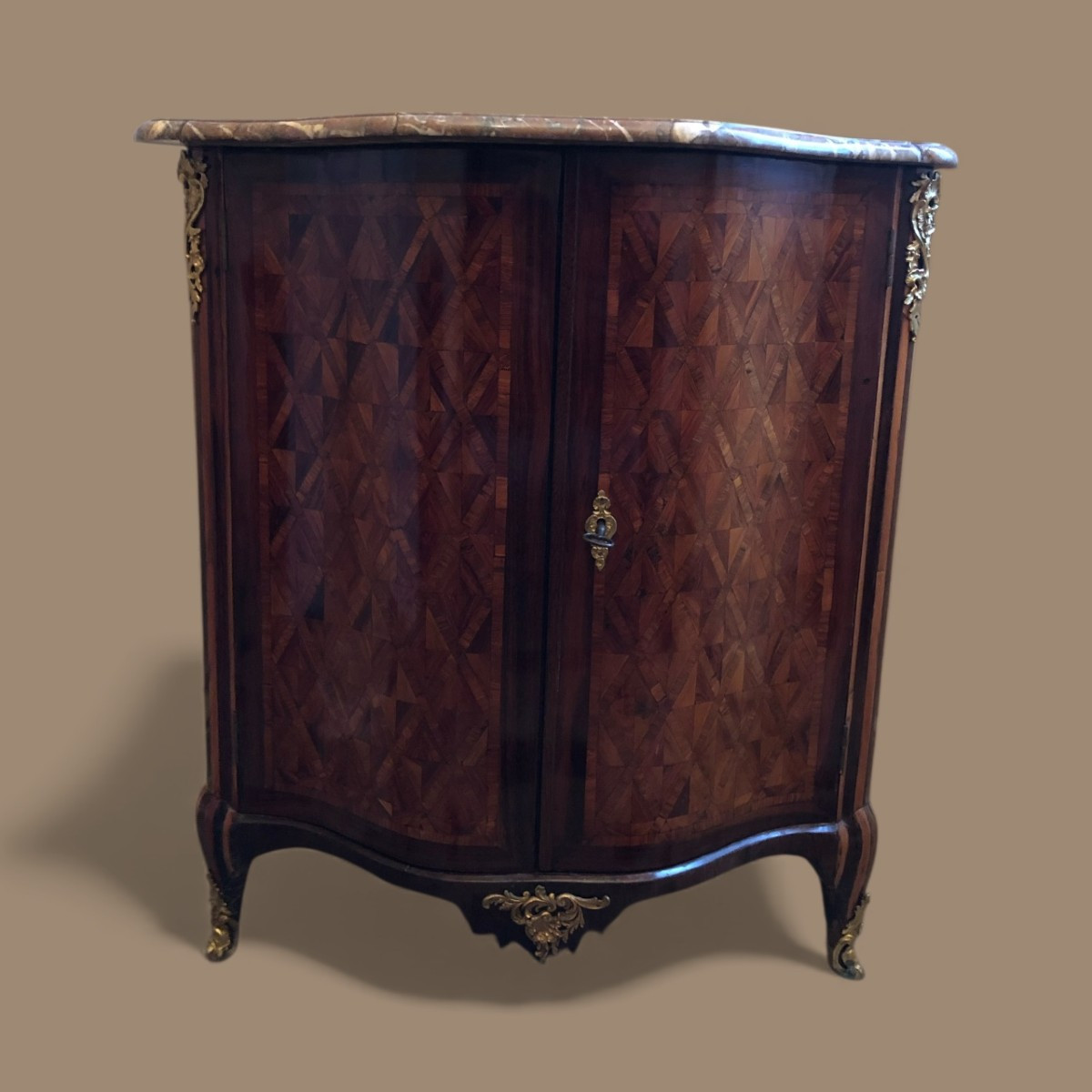 Encoignure marqueterie 18eme estampillée H.Hansen