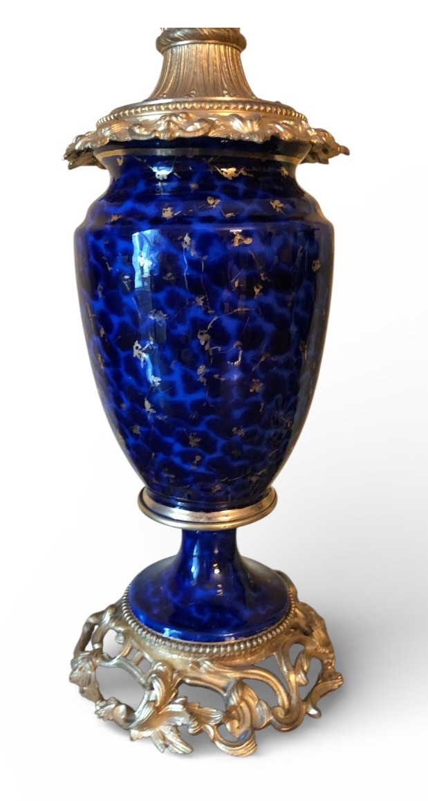 lampes pétrole electrifiées en bronze doré et bleu de four .-photo-3