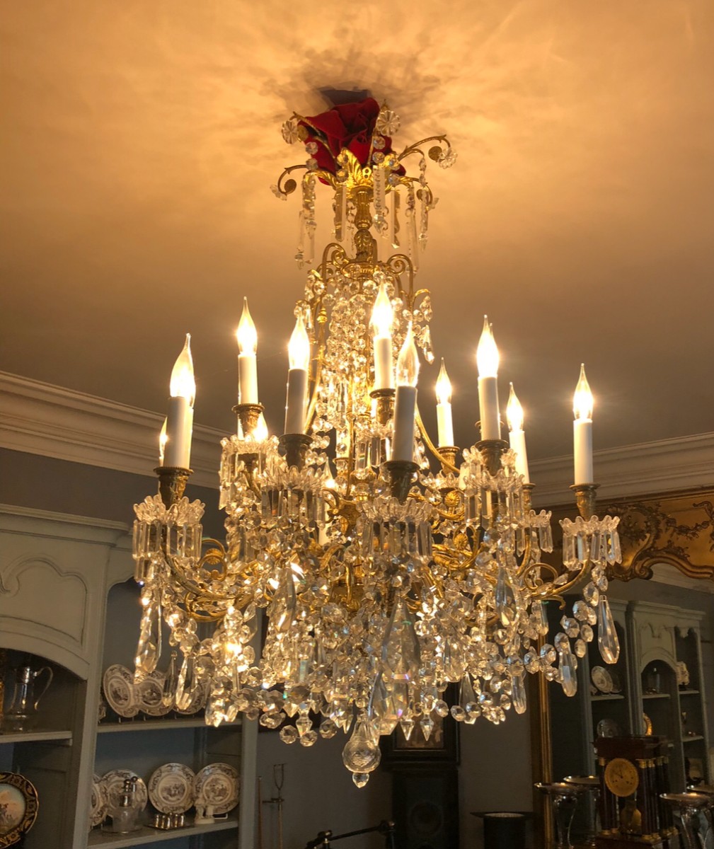 Lustre 24 chandelles 19eme siecle , pampilles cristal.