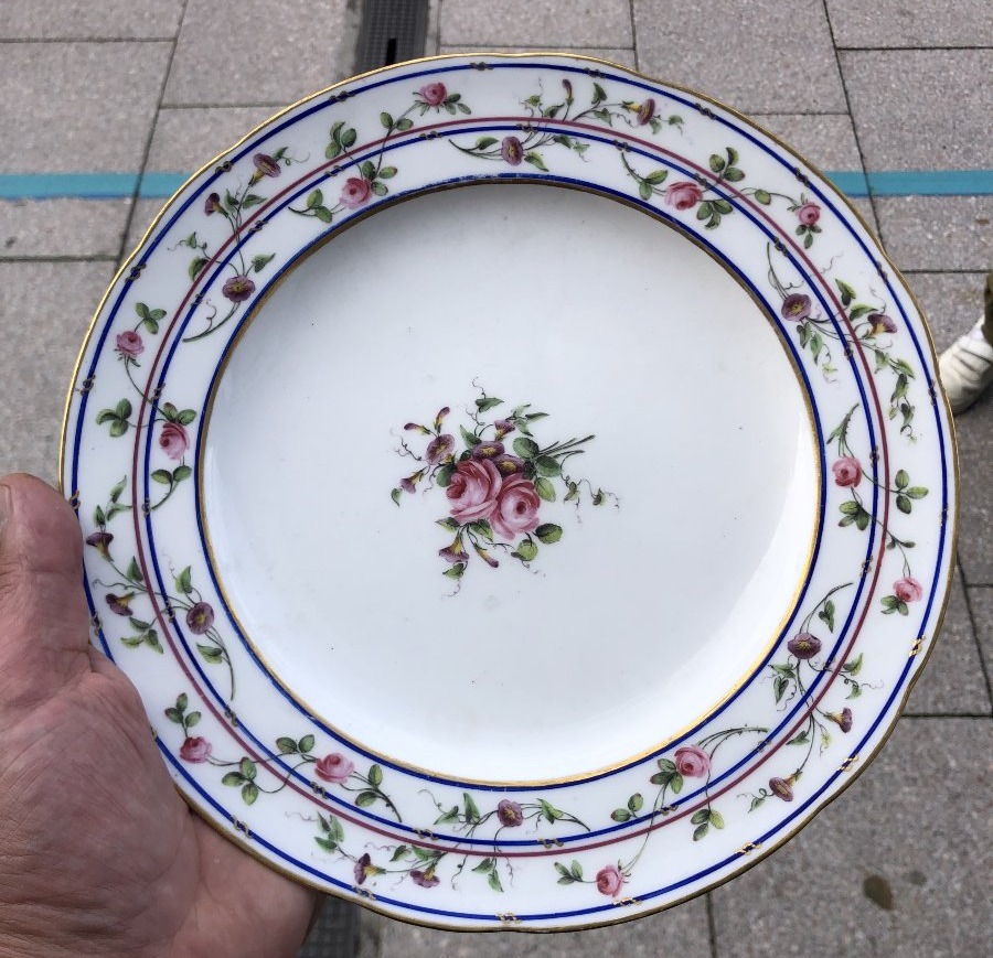 Late 18th-century Sèvres Plate With A Rose Design-photo-2
