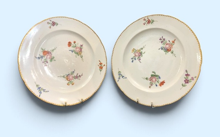 Paire de grandes assiettes porcelaine "Paris?" 18eme siècle