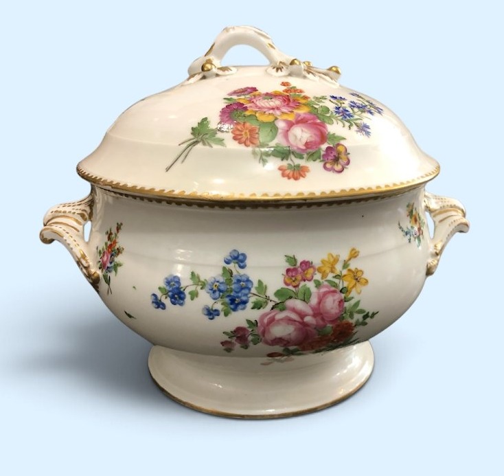 Soupi&egrave;re porcelaine de Paris manufacture de 