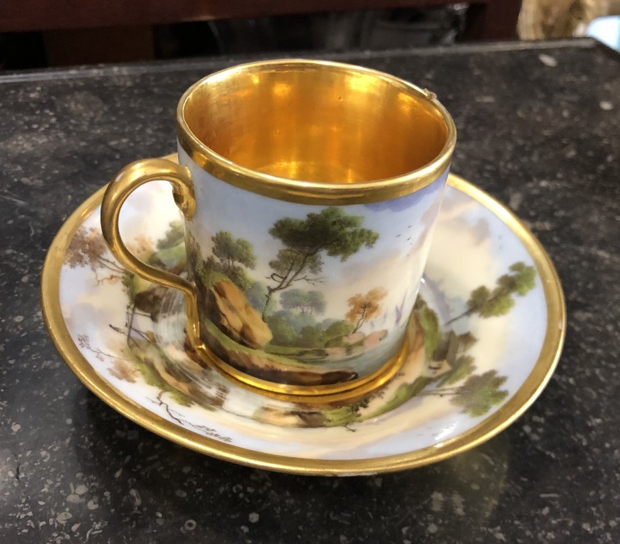 Tasse et sous tasse peintes porcelaine Paris 19è siècle