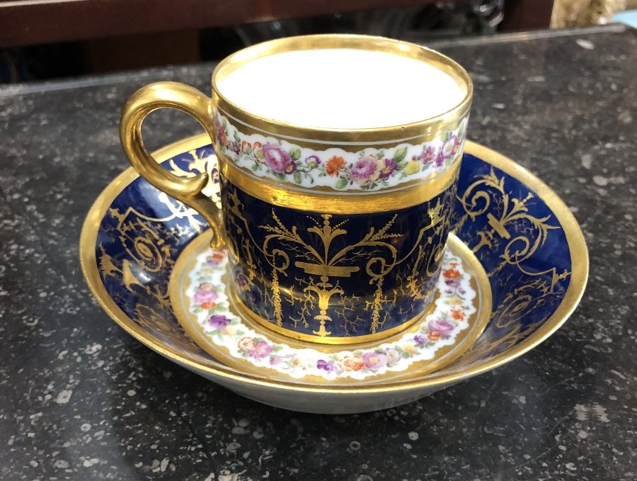Tasse litron en porcelaine de Paris 19eme siècle