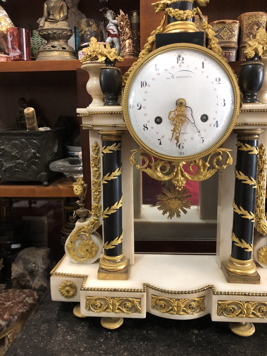 Louis XVI-era Marble And Gilded Bronze Pendulum Clock, Signed "manière"-photo-1