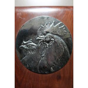 Medallion With Bird Decor