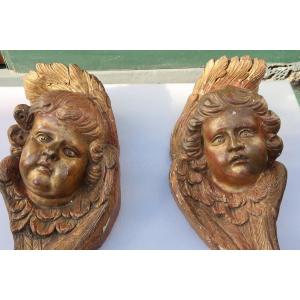 Paire d' angelots en bois doré XVIII
