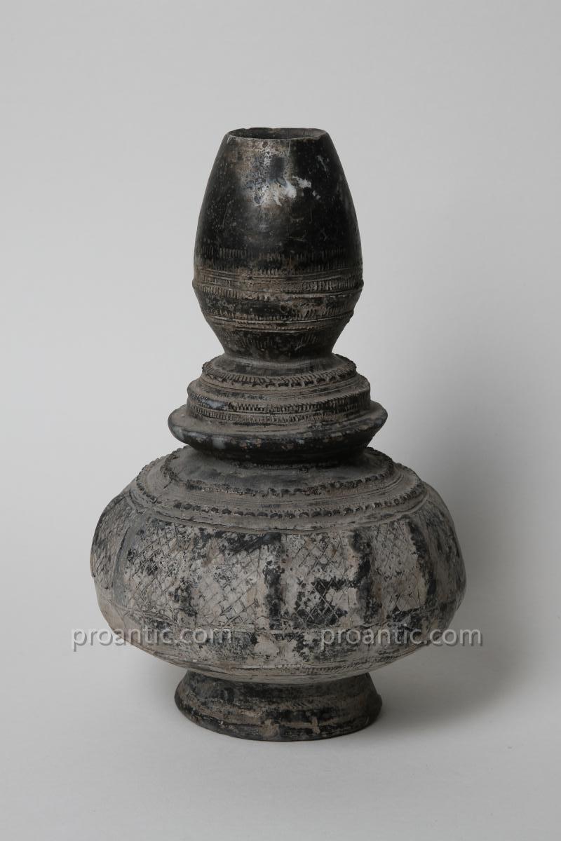 Vase Khmer (Luang Prabang  Laos )-photo-2