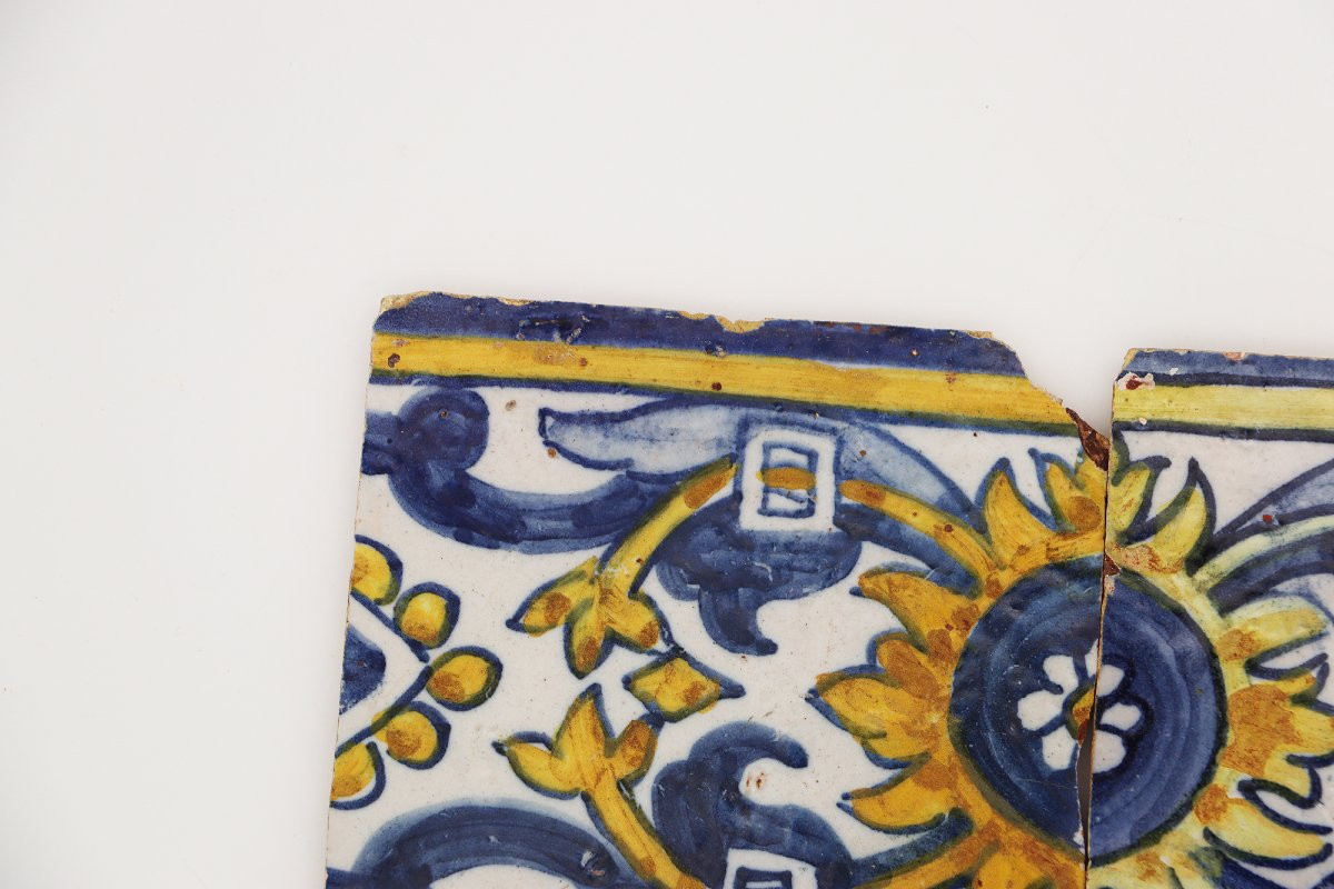 17th Century Floral Set Of Two Tiles, Portuguese Antique-photo-2