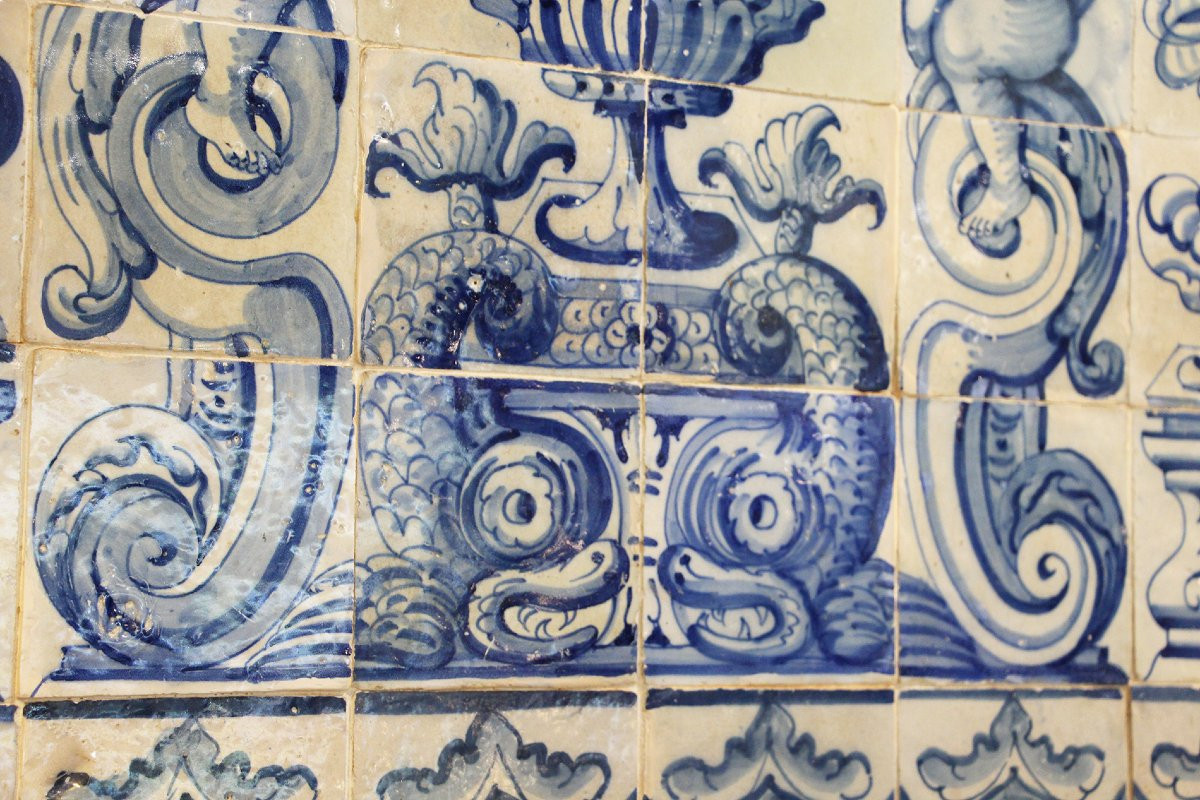 18th Century Antique Portuguese Tile Mural Panel Depicting A Blue And White Vase Surrounded -photo-2