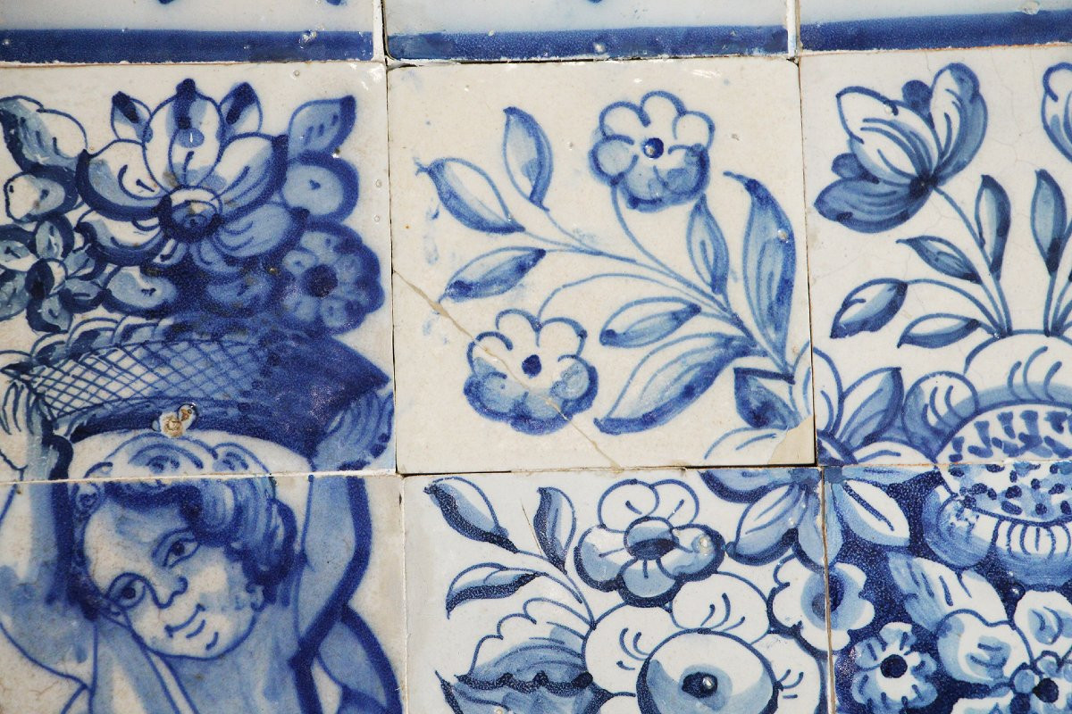 Panneau mural en carreaux portugais antiques du XVIIIe siècle représentant un vase bleu et blan-photo-4