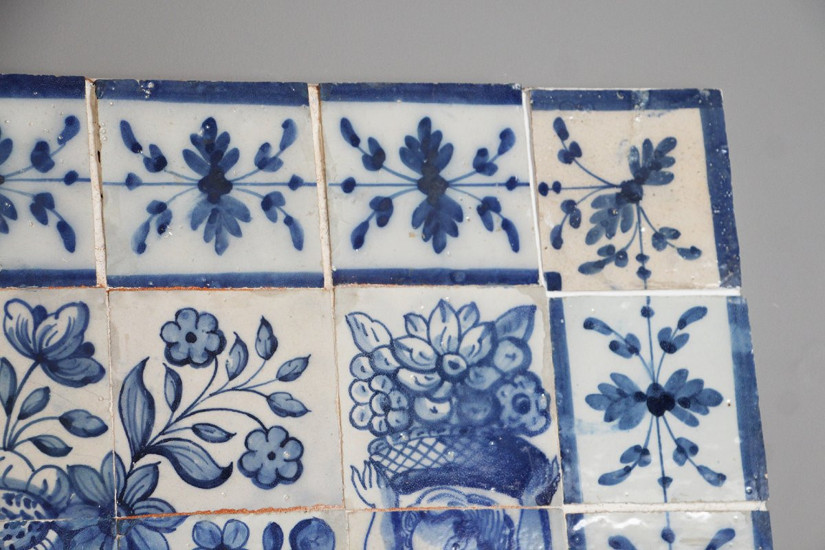 Panneau mural en carreaux portugais antiques du XVIIIe siècle représentant un vase bleu et blan-photo-2