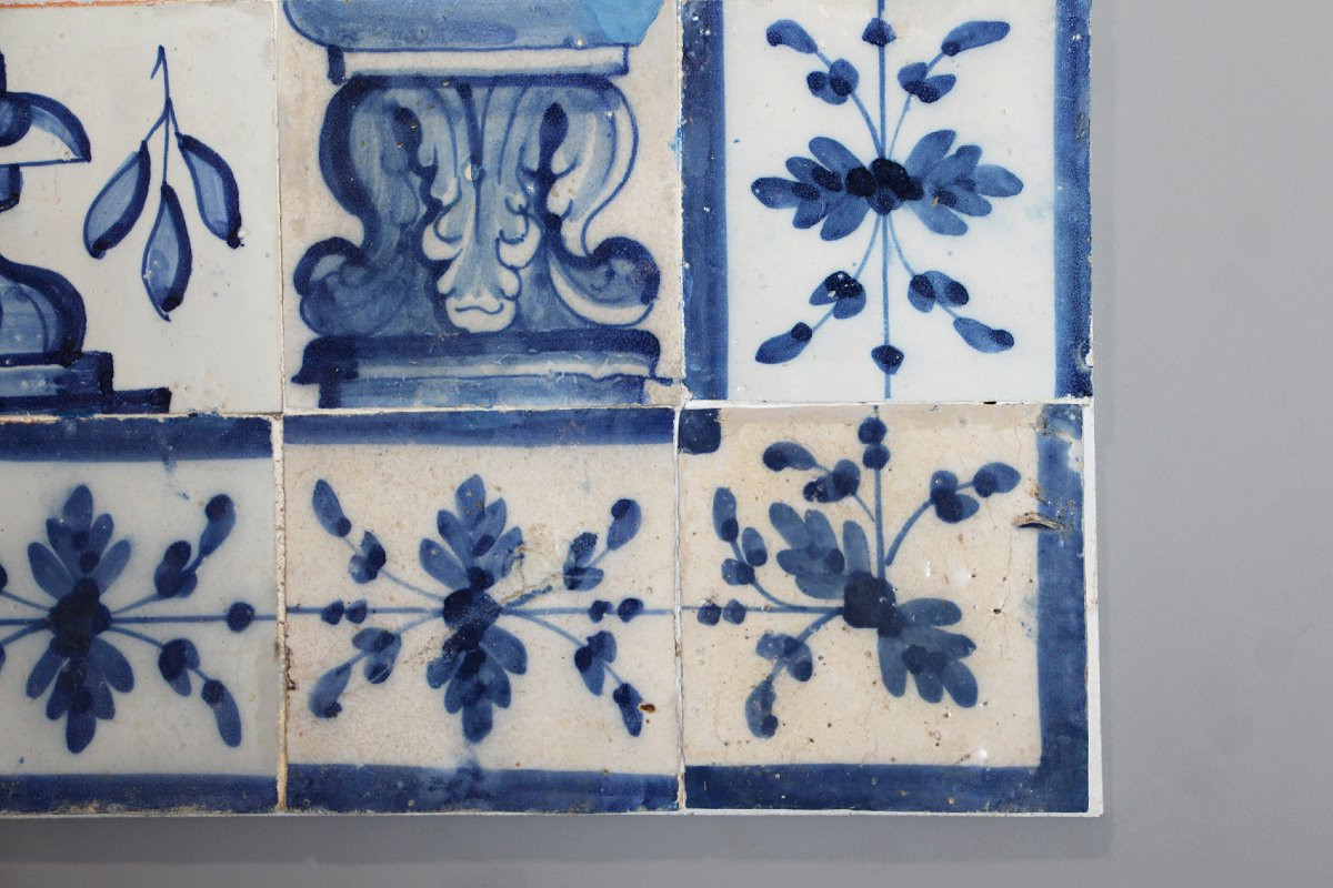 Panneau mural en carreaux portugais antiques du XVIIIe siècle représentant un vase bleu et blan-photo-3