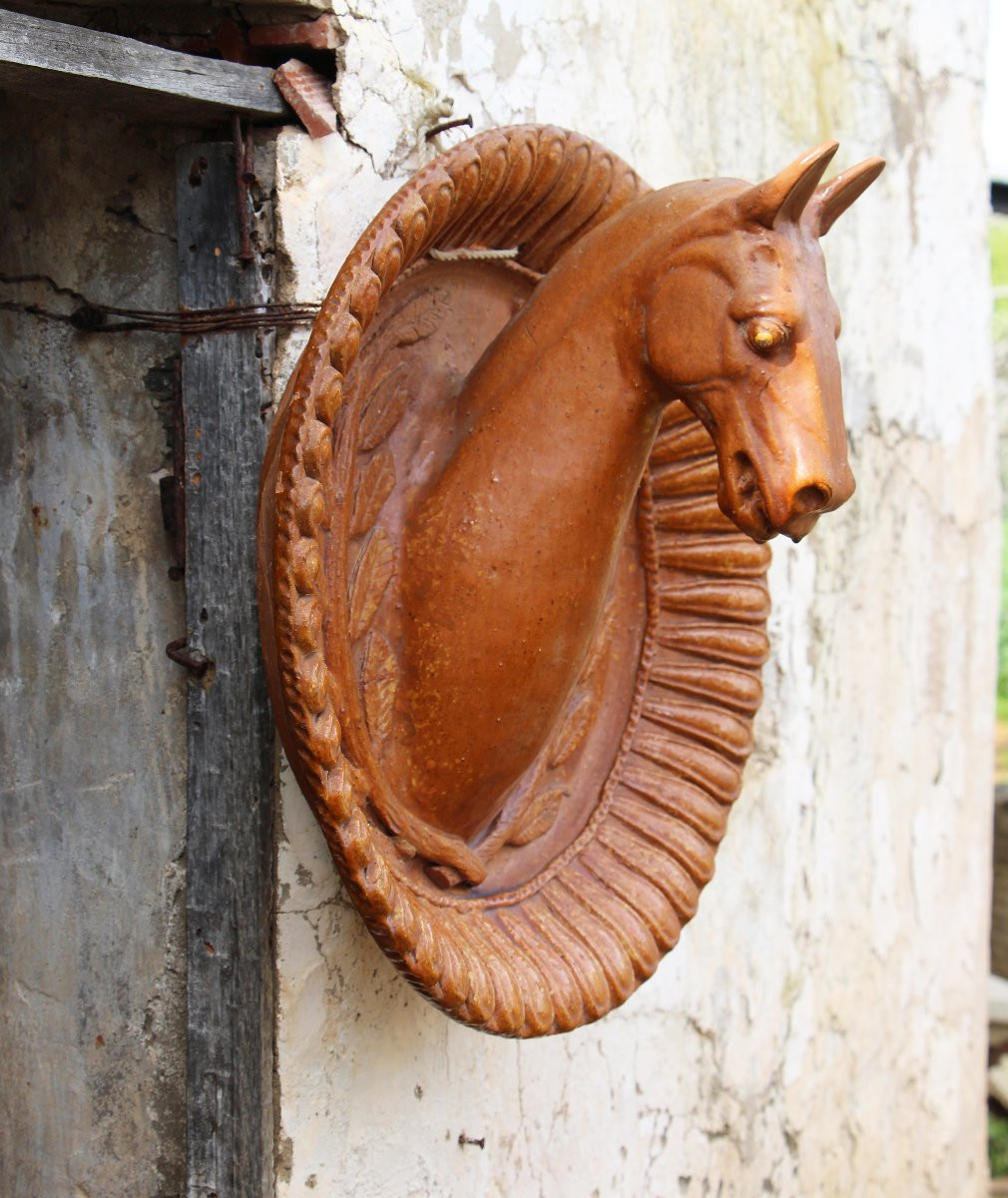 Enseigne de boucherie ancienne française très rare en forme de tête de cheval, en faïence-photo-4