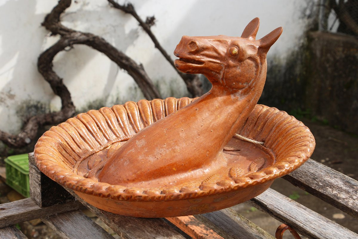 Enseigne de boucherie ancienne française très rare en forme de tête de cheval, en faïence-photo-3