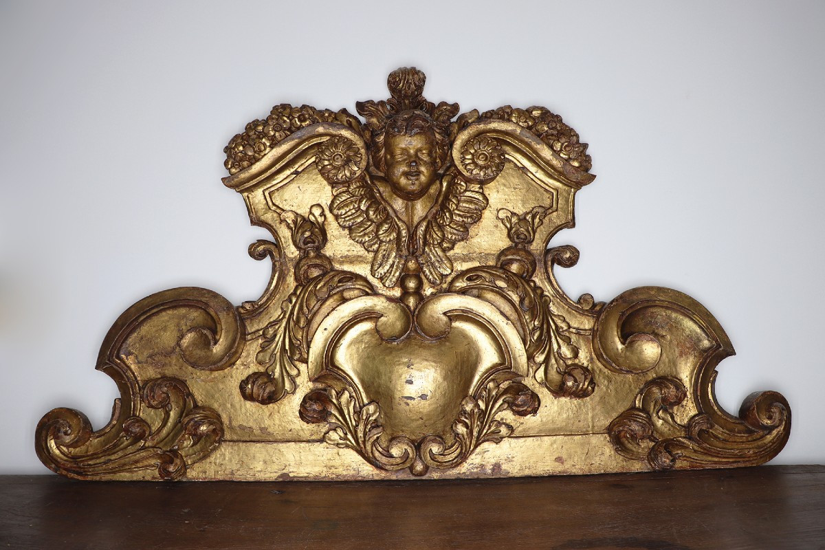 Grand chérubin antique portugais en bois, ange baroque à feuilles d’or, XVIIIᵉ siècle