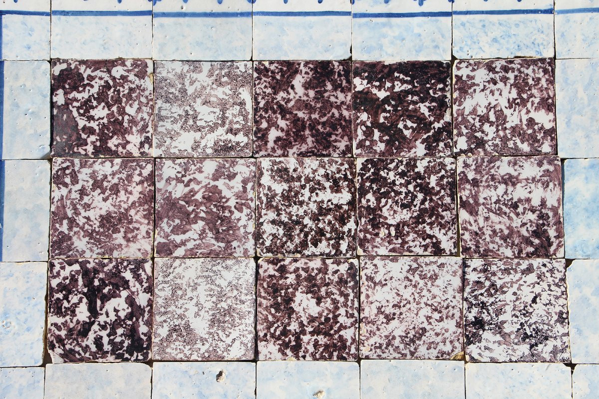 18th Century Tile Mural Panel, Aubergine Spongeware Surrounded By Blue & White Flowers-photo-2