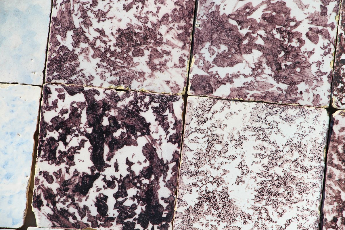 18th Century Tile Mural Panel, Aubergine Spongeware Surrounded By Blue & White Flowers-photo-4