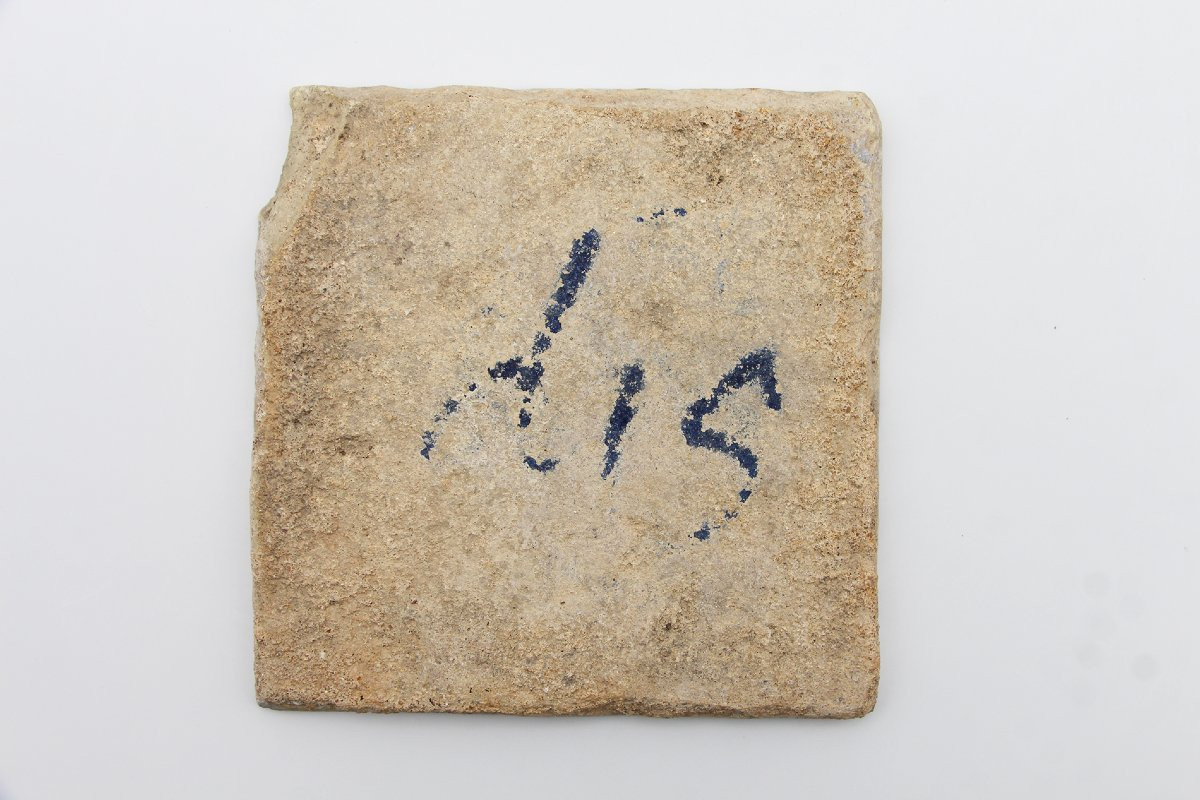 18th Century Blue And White Portuguese Tile Depicting A Horse Tale-photo-3