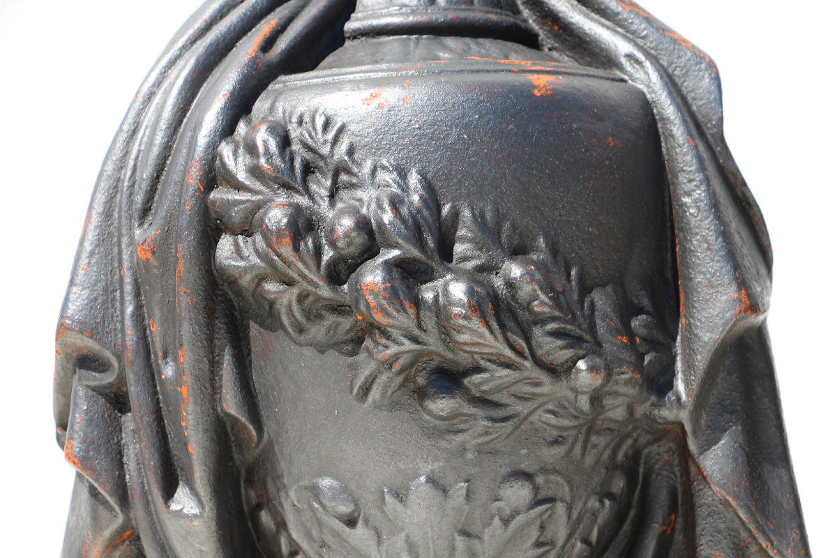 Stunning Antique Large Pair Of Neoclassical Cast Iron Draped Urns Finials, French-photo-1