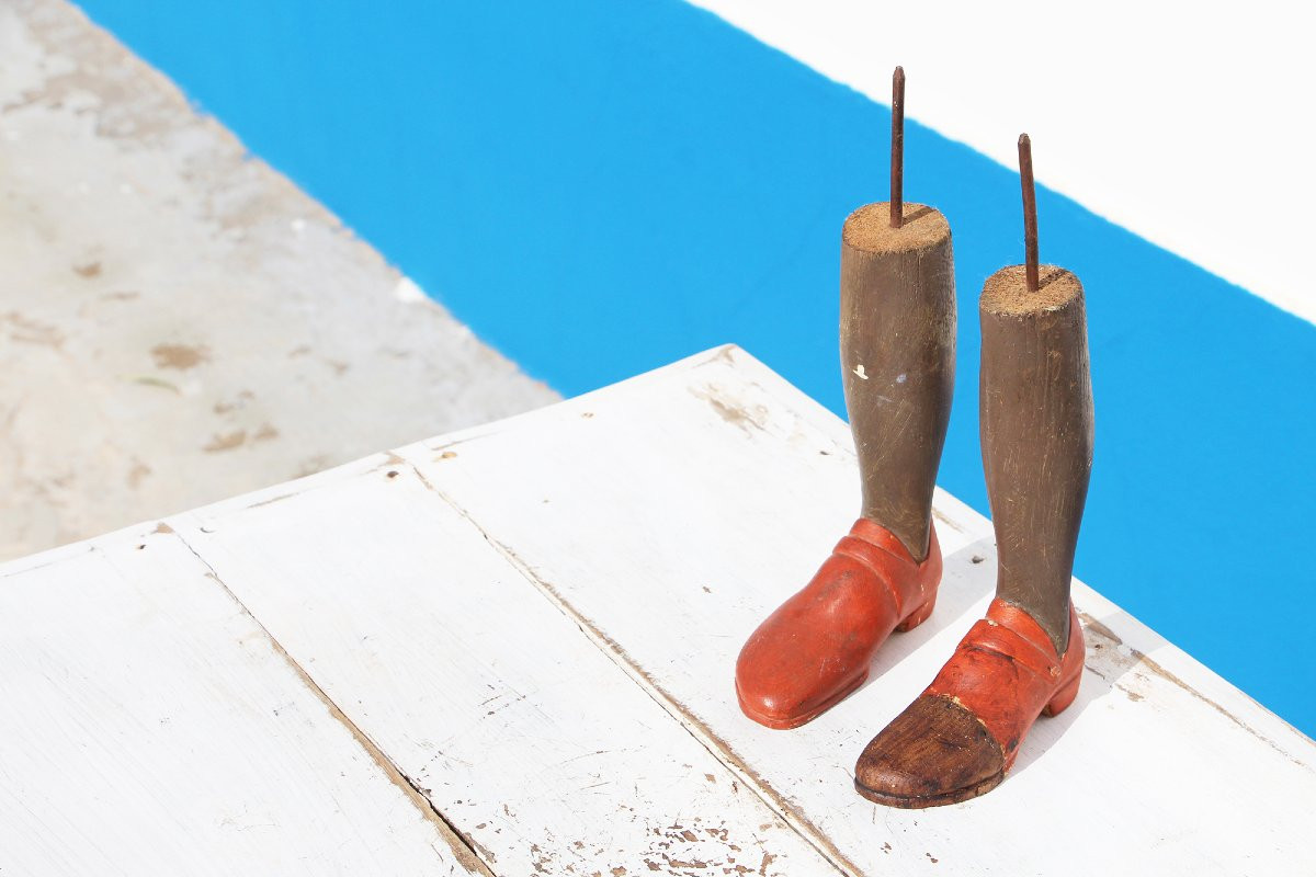18th Century Portuguese Wooden Saint Legs-photo-7