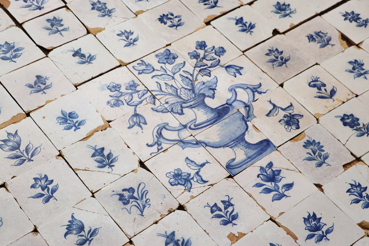 Panneau mural en grands carreaux, fleurs et vases bleus et blancs, portugais, XVIIIe siècle-photo-3