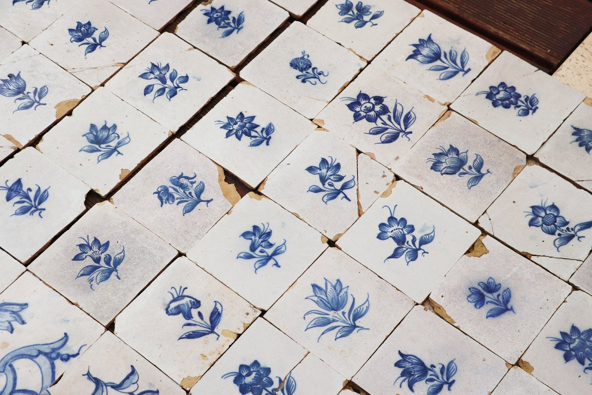 Panneau mural en grands carreaux, fleurs et vases bleus et blancs, portugais, XVIIIe siècle-photo-4