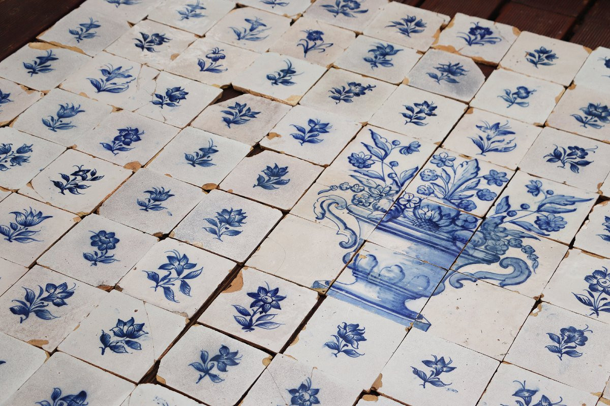 Panneau mural en grands carreaux, fleurs et vases bleus et blancs, portugais, XVIIIe siècle-photo-5