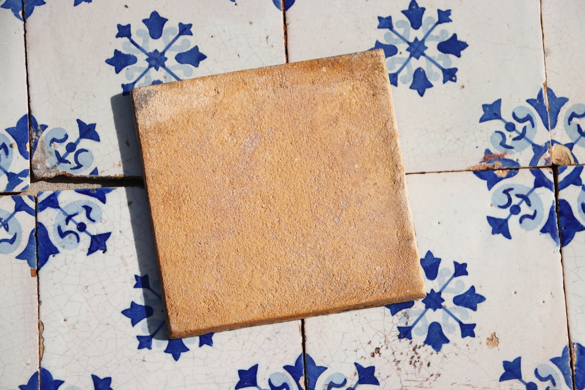 Ensemble de soixante carreaux portugais à décor floral bleu et blanc, XIXe siècle-photo-8