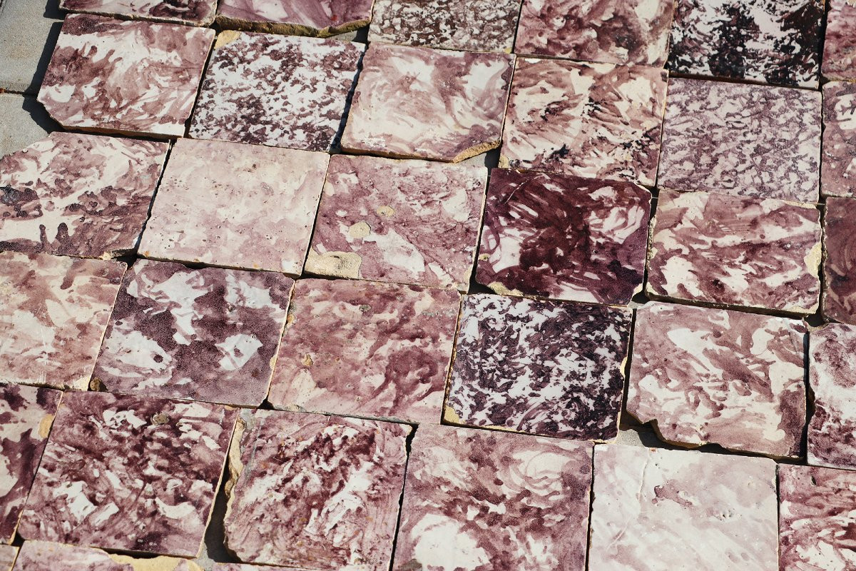 18th Century Baroque Aubergine Spongeware Set Of Ninety Tiles, Portuguese-photo-2