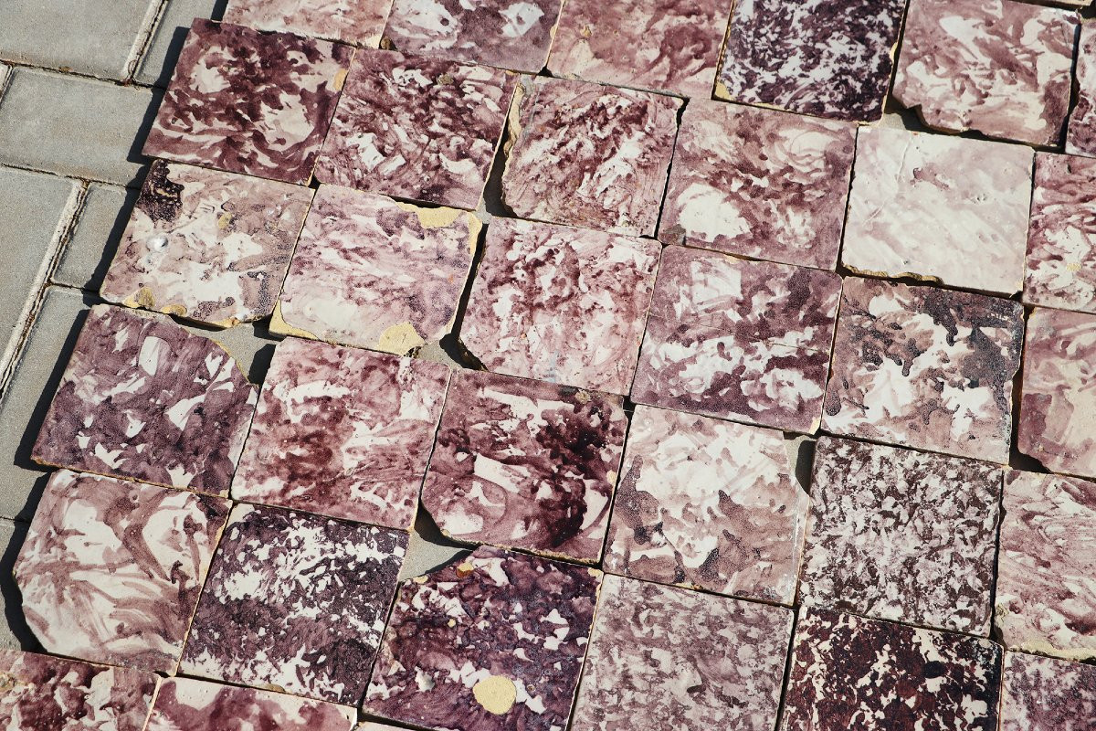 18th Century Baroque Aubergine Spongeware Set Of Ninety Tiles, Portuguese-photo-3