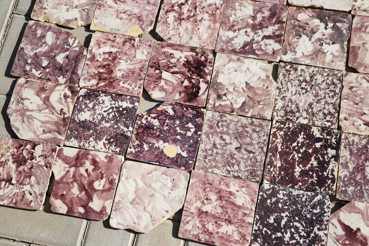 18th Century Baroque Aubergine Spongeware Set Of Ninety Tiles, Portuguese-photo-4