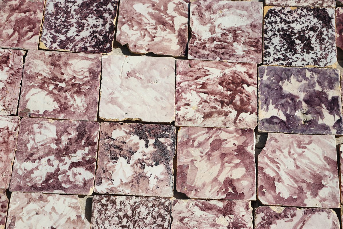 18th Century Baroque Aubergine Spongeware Set Of Ninety Tiles, Portuguese-photo-4
