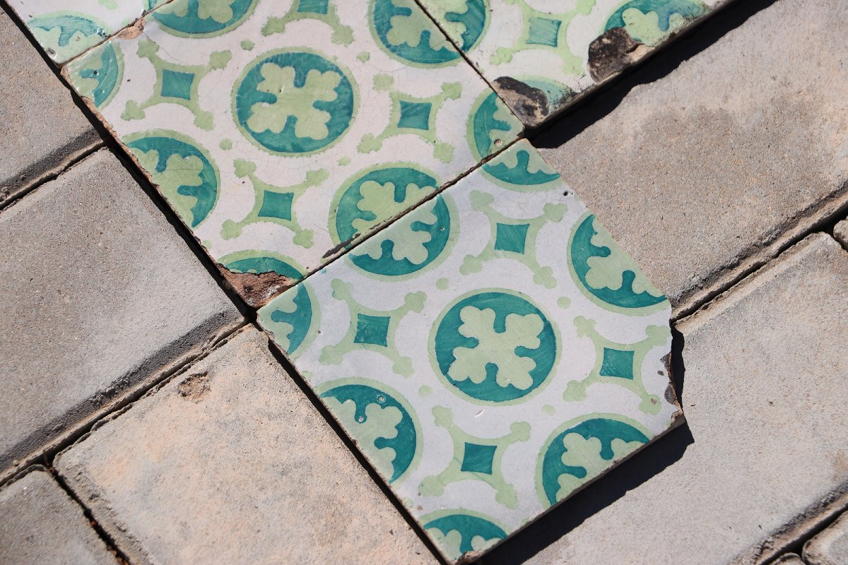 Late 19th Century Dark and Light Green Set of Nineteen Tiles, Portuguese-photo-3