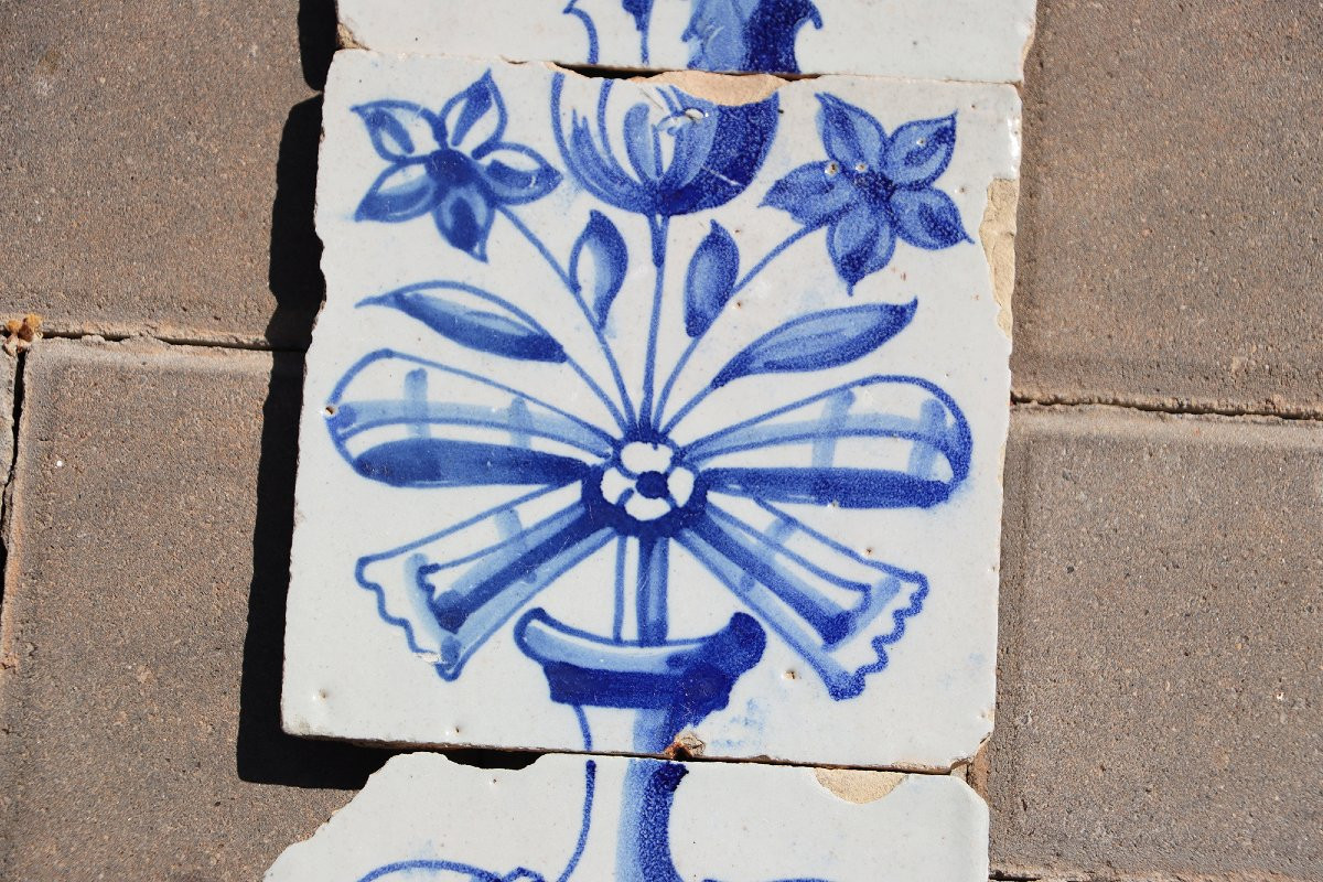 18th Century Blue & White Set Of Four Tiles With Angel Above Flower Vase-photo-3