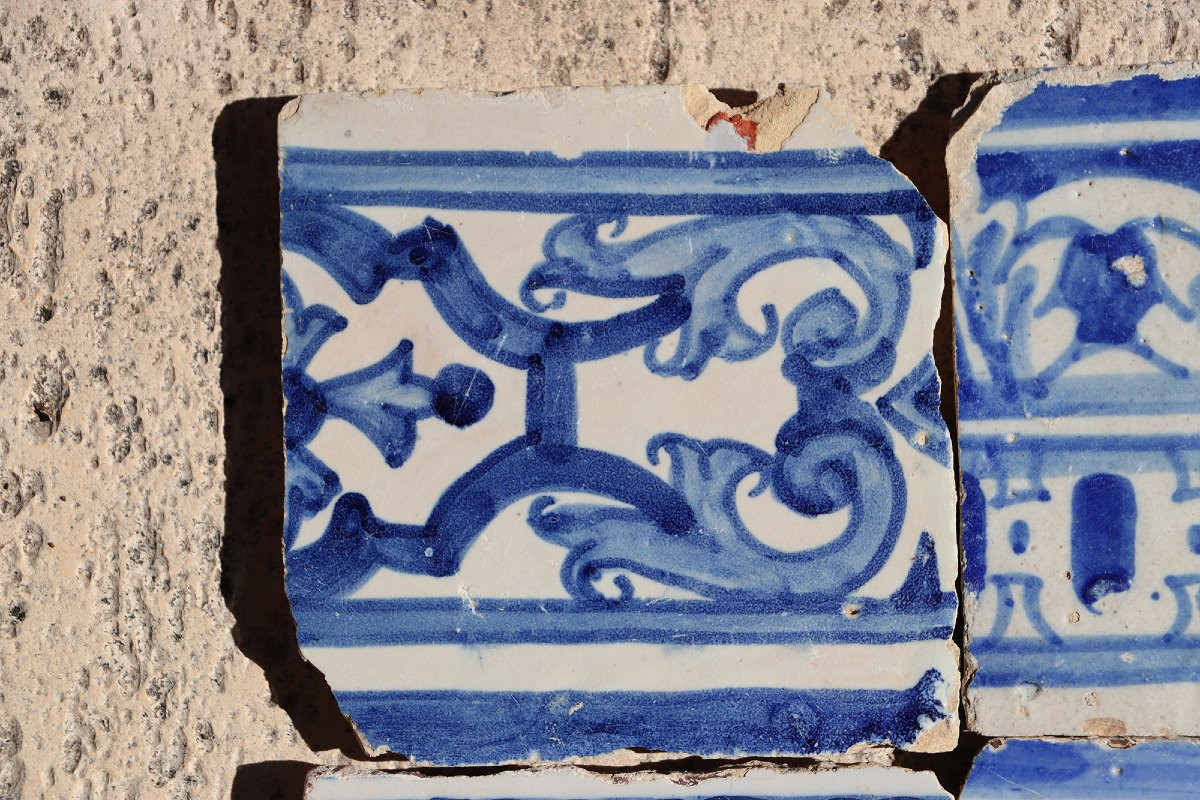 Ensemble de quatre carreaux bleu et blanc, portugais, XVIIe siècle-photo-2