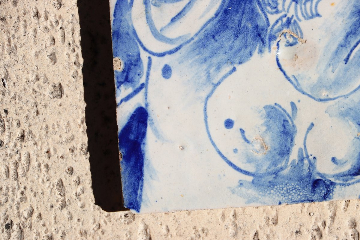 Carreau portugais bleu et blanc du XVIIIe siècle représentant un buste de femme-photo-4